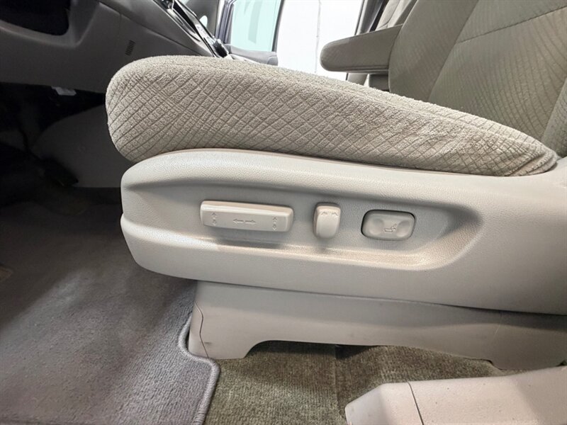 2016 Honda Odyssey SE Minivan 8-Passenger / NEW TIRES / ZERO RUST / DVD Player - Photo 35 - Gladstone, OR 97027