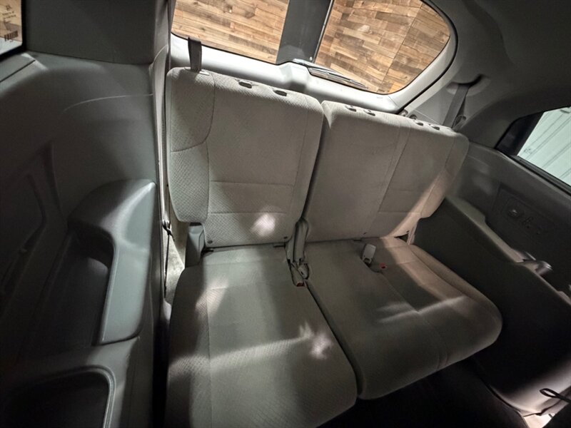 2016 Honda Odyssey SE Minivan 8-Passenger / NEW TIRES / ZERO RUST / DVD Player - Photo 45 - Gladstone, OR 97027