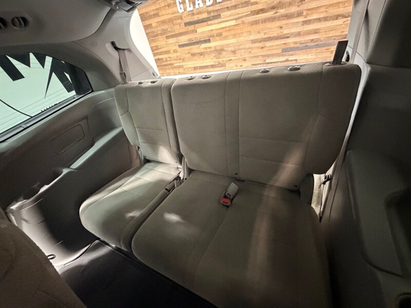 2016 Honda Odyssey SE Minivan 8-Passenger / NEW TIRES / ZERO RUST / DVD Player - Photo 11 - Gladstone, OR 97027
