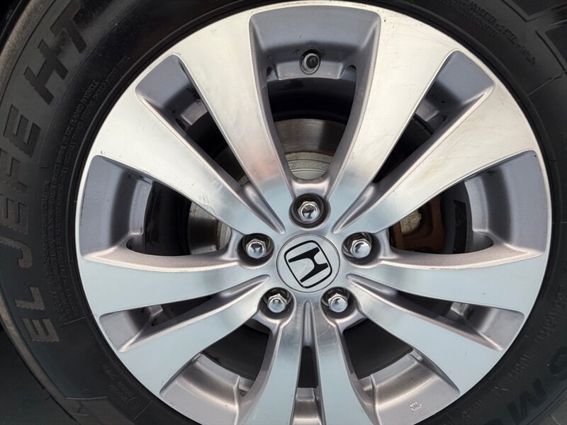 2016 Honda Odyssey SE Minivan 8-Passenger / NEW TIRES / ZERO RUST / DVD Player - Photo 46 - Gladstone, OR 97027