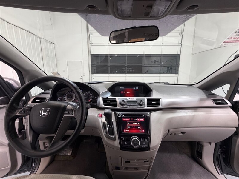 2016 Honda Odyssey SE Minivan 8-Passenger / NEW TIRES / ZERO RUST / DVD Player - Photo 38 - Gladstone, OR 97027