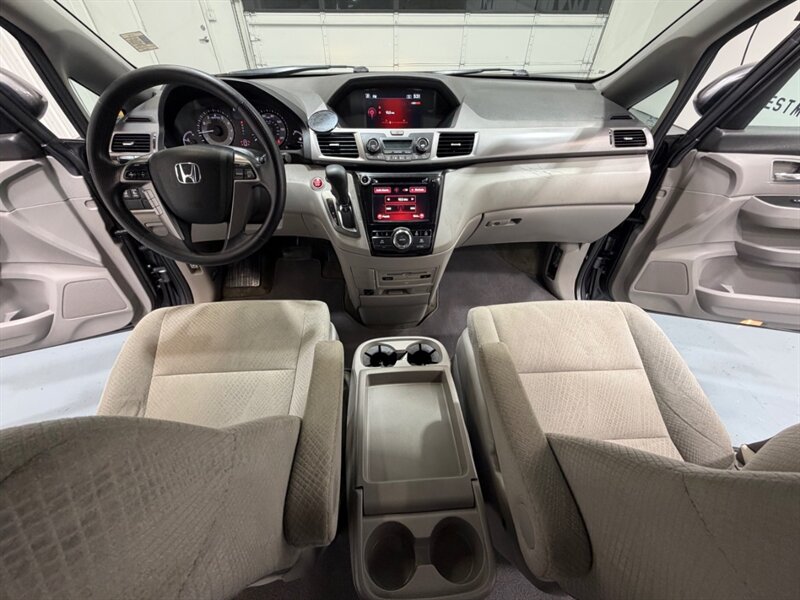 2016 Honda Odyssey SE Minivan 8-Passenger / NEW TIRES / ZERO RUST / DVD Player - Photo 22 - Gladstone, OR 97027