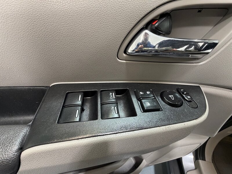 2016 Honda Odyssey SE Minivan 8-Passenger / NEW TIRES / ZERO RUST / DVD Player - Photo 36 - Gladstone, OR 97027