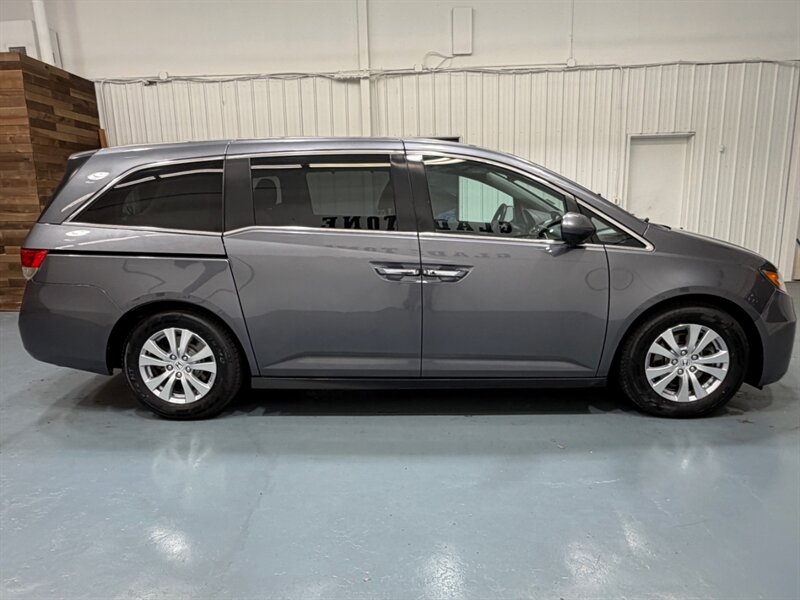 2016 Honda Odyssey SE Minivan 8-Passenger / NEW TIRES / ZERO RUST / DVD Player - Photo 4 - Gladstone, OR 97027