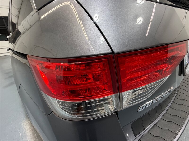 2016 Honda Odyssey SE Minivan 8-Passenger / NEW TIRES / ZERO RUST / DVD Player - Photo 29 - Gladstone, OR 97027