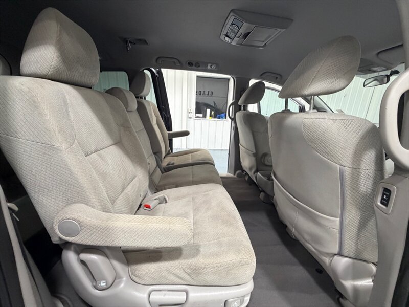 2016 Honda Odyssey SE Minivan 8-Passenger / NEW TIRES / ZERO RUST / DVD Player - Photo 13 - Gladstone, OR 97027