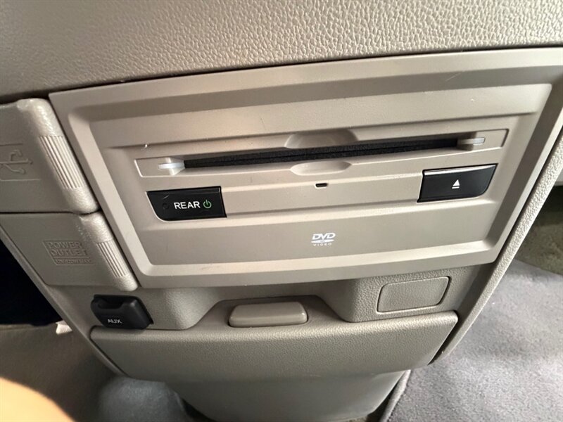 2016 Honda Odyssey SE Minivan 8-Passenger / NEW TIRES / ZERO RUST / DVD Player - Photo 37 - Gladstone, OR 97027