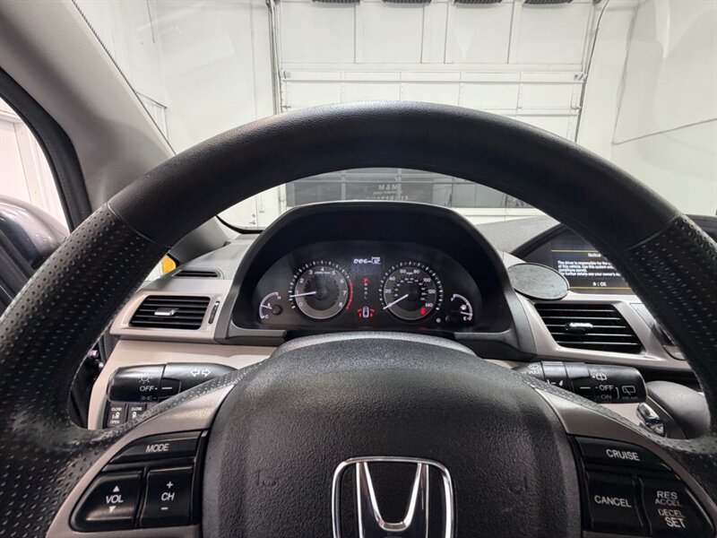 2016 Honda Odyssey SE Minivan 8-Passenger / NEW TIRES / ZERO RUST / DVD Player - Photo 48 - Gladstone, OR 97027