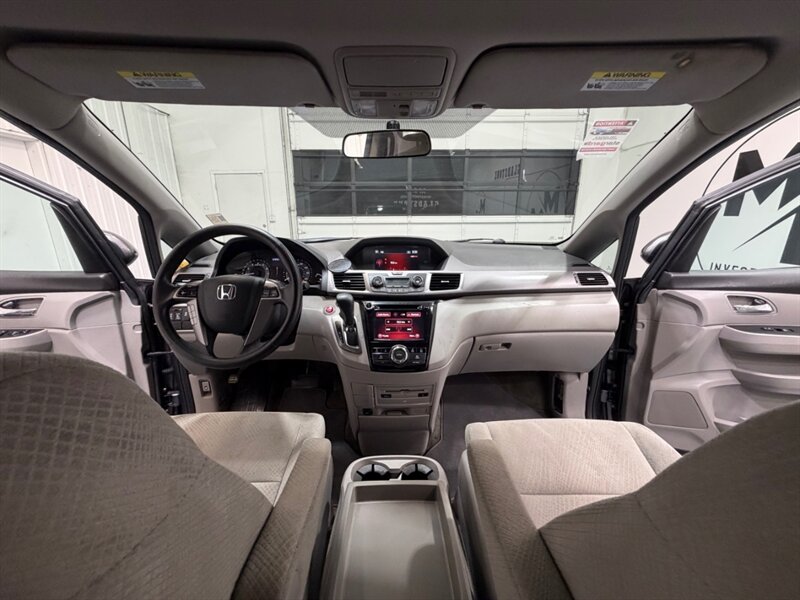2016 Honda Odyssey SE Minivan 8-Passenger / NEW TIRES / ZERO RUST / DVD Player - Photo 39 - Gladstone, OR 97027