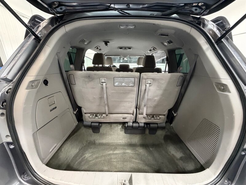 2016 Honda Odyssey SE Minivan 8-Passenger / NEW TIRES / ZERO RUST / DVD Player - Photo 12 - Gladstone, OR 97027