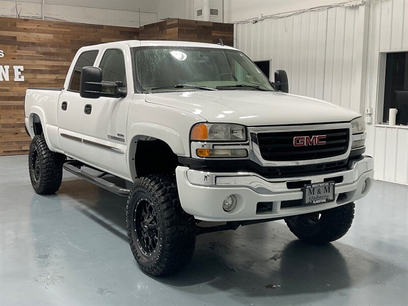 2007 GMC Sierra 2500 SLT Classic Crew Cab 4X4 / 6.6L DIESEL / LBZ MOTOR  / LIFTED w. BRAND NEW WHEELS & TIRES/ Leather Heated Seats / ZERO RUST / ONLY 96K MILES - Photo 2 - Gladstone, OR 97027