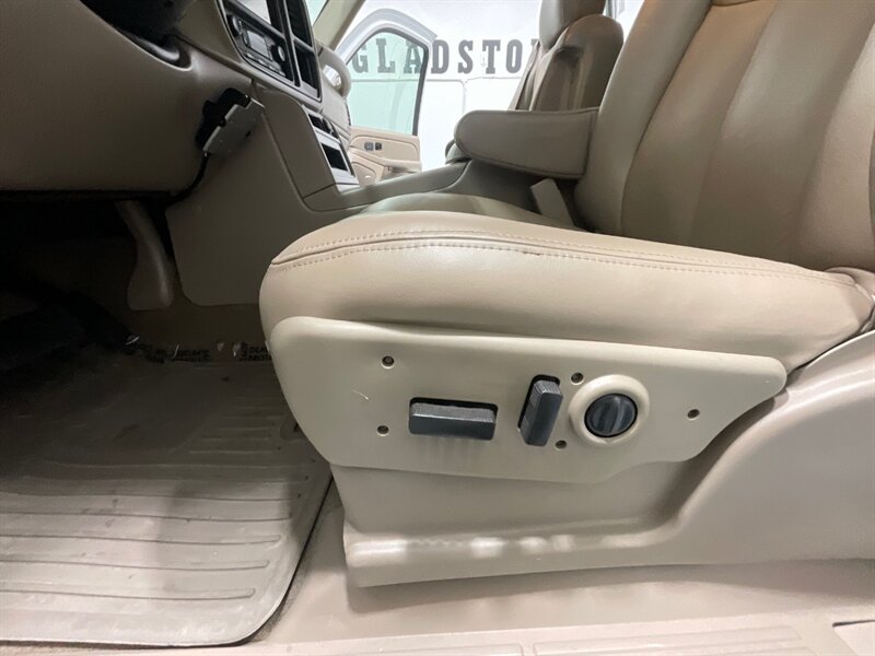 2007 GMC Sierra 2500 SLT Classic Crew Cab 4X4 / 6.6L DIESEL / LBZ MOTOR  / LIFTED w. BRAND NEW WHEELS & TIRES/ Leather Heated Seats / ZERO RUST / ONLY 96K MILES - Photo 34 - Gladstone, OR 97027