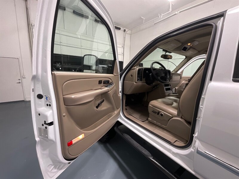2007 GMC Sierra 2500 SLT Classic Crew Cab 4X4 / 6.6L DIESEL / LBZ MOTOR  / LIFTED w. BRAND NEW WHEELS & TIRES/ Leather Heated Seats / ZERO RUST / ONLY 96K MILES - Photo 31 - Gladstone, OR 97027