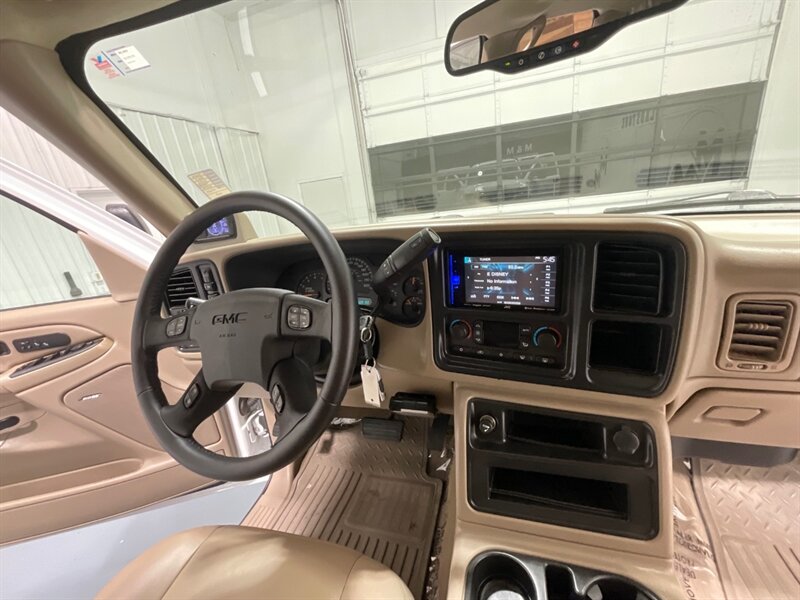 2007 GMC Sierra 2500 SLT Classic Crew Cab 4X4 / 6.6L DIESEL / LBZ MOTOR  / LIFTED w. BRAND NEW WHEELS & TIRES/ Leather Heated Seats / ZERO RUST / ONLY 96K MILES - Photo 17 - Gladstone, OR 97027
