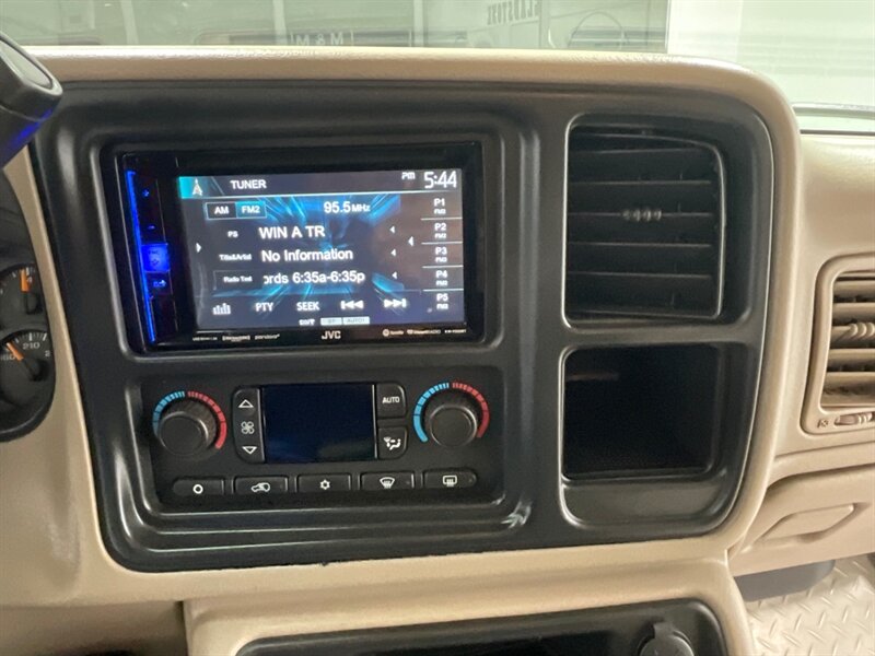 2007 GMC Sierra 2500 SLT Classic Crew Cab 4X4 / 6.6L DIESEL / LBZ MOTOR  / LIFTED w. BRAND NEW WHEELS & TIRES/ Leather Heated Seats / ZERO RUST / ONLY 96K MILES - Photo 18 - Gladstone, OR 97027
