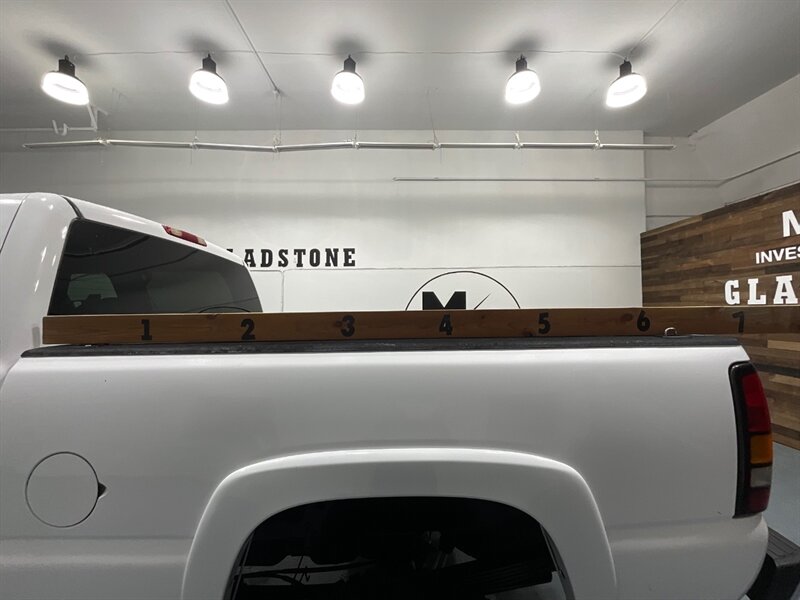 2007 GMC Sierra 2500 SLT Classic Crew Cab 4X4 / 6.6L DIESEL / LBZ MOTOR  / LIFTED w. BRAND NEW WHEELS & TIRES/ Leather Heated Seats / ZERO RUST / ONLY 96K MILES - Photo 9 - Gladstone, OR 97027
