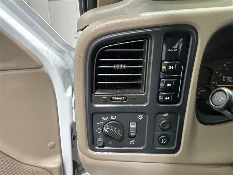 2007 GMC Sierra 2500 SLT Classic Crew Cab 4X4 / 6.6L DIESEL / LBZ MOTOR  / LIFTED w. BRAND NEW WHEELS & TIRES/ Leather Heated Seats / ZERO RUST / ONLY 96K MILES - Photo 21 - Gladstone, OR 97027