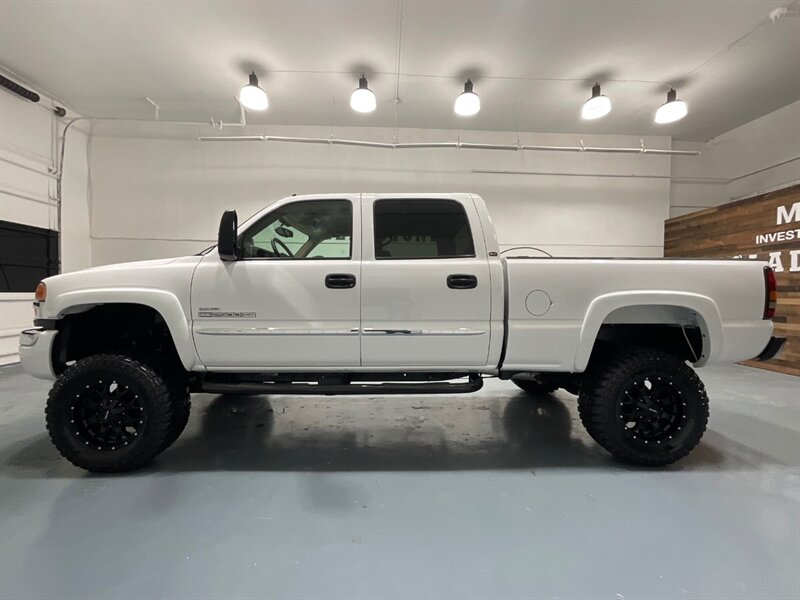 2007 GMC Sierra 2500 SLT Classic Crew Cab 4X4 / 6.6L DIESEL / LBZ MOTOR  / LIFTED w. BRAND NEW WHEELS & TIRES/ Leather Heated Seats / ZERO RUST / ONLY 96K MILES - Photo 3 - Gladstone, OR 97027