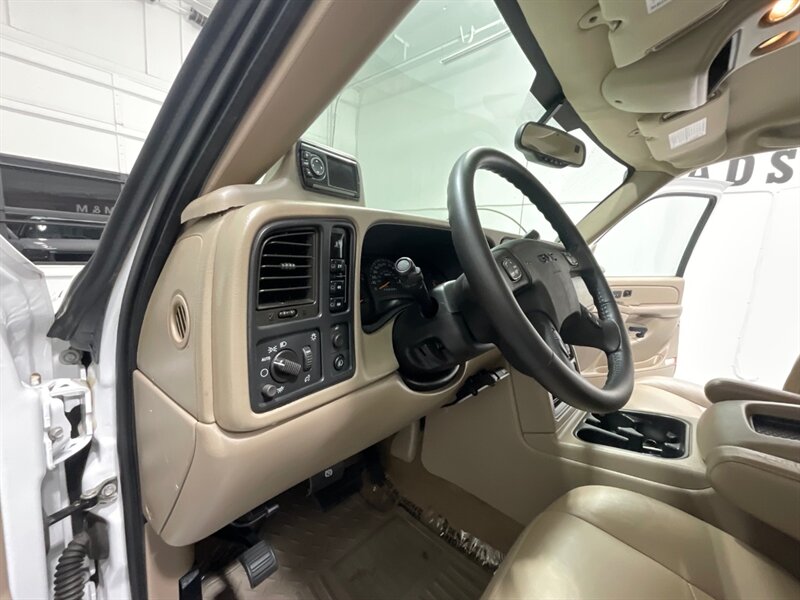 2007 GMC Sierra 2500 SLT Classic Crew Cab 4X4 / 6.6L DIESEL / LBZ MOTOR  / LIFTED w. BRAND NEW WHEELS & TIRES/ Leather Heated Seats / ZERO RUST / ONLY 96K MILES - Photo 35 - Gladstone, OR 97027