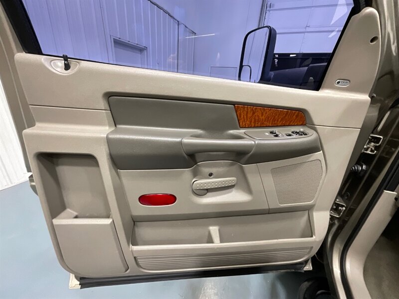 2006 Dodge Ram 2500 SLT Regular Cab 4X4 / 5.9L DIESEL/NEW WHEELS TIRES / LONG BED / ZERO RUST / LIFTED w. WITH BRAND NEW WHEELS & TIRES - Photo 33 - Gladstone, OR 97027