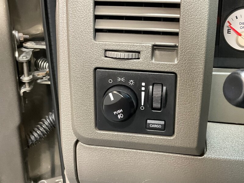 2006 Dodge Ram 2500 SLT Regular Cab 4X4 / 5.9L DIESEL/NEW WHEELS TIRES / LONG BED / ZERO RUST / LIFTED w. WITH BRAND NEW WHEELS & TIRES - Photo 41 - Gladstone, OR 97027