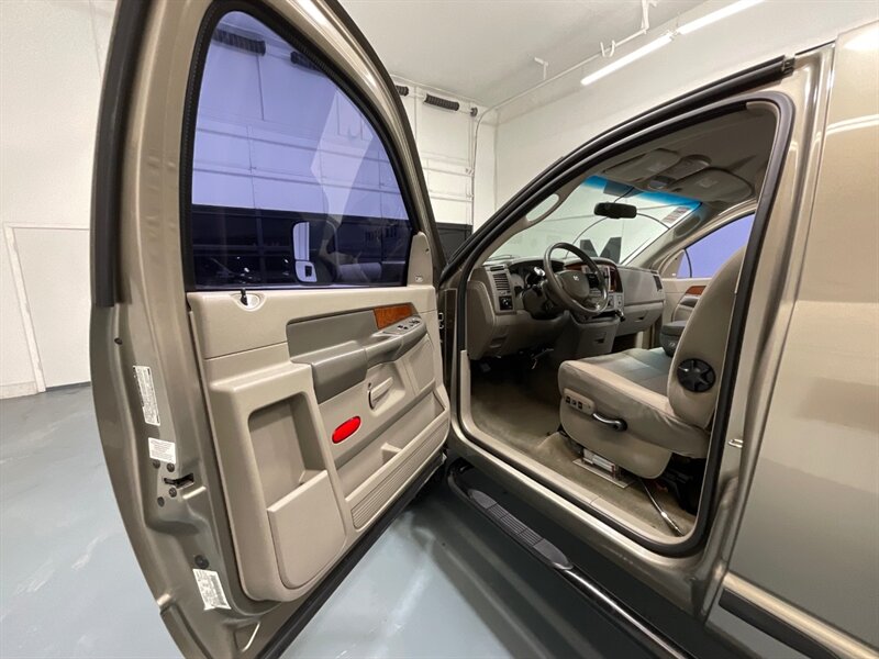 2006 Dodge Ram 2500 SLT Regular Cab 4X4 / 5.9L DIESEL/NEW WHEELS TIRES / LONG BED / ZERO RUST / LIFTED w. WITH BRAND NEW WHEELS & TIRES - Photo 32 - Gladstone, OR 97027