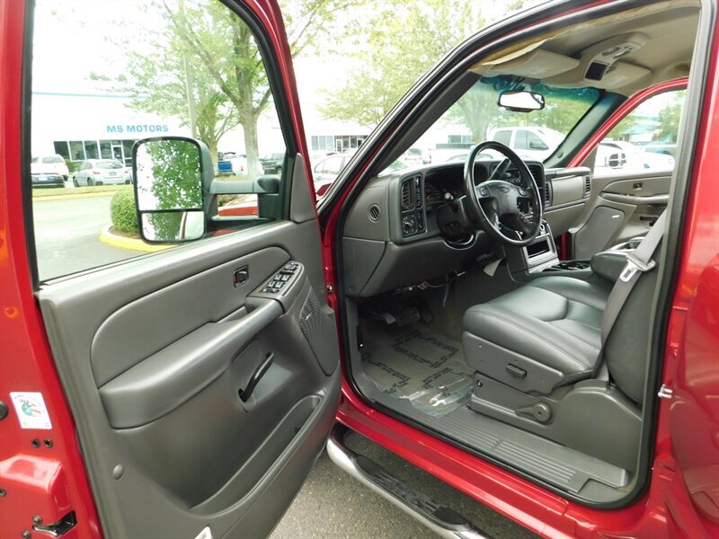 2006 Chevrolet Silverado 3500 LT Crew Cab 4X4 6.6L Duramax DUALLY 1-Owner leathe   - Photo 13 - Portland, OR 97217