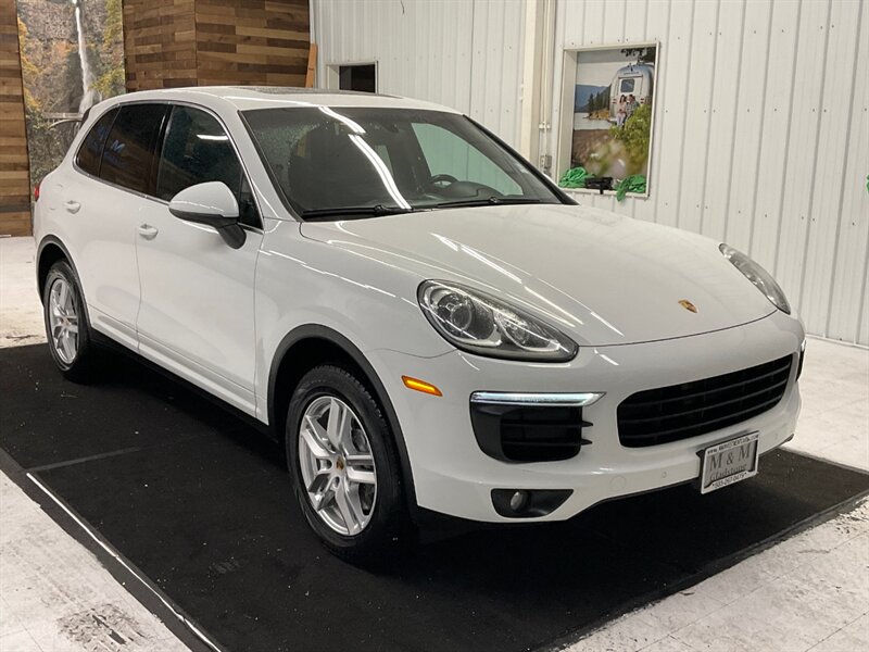 2018 Porsche Cayenne Sport Utility AWD / 3.6L V6 / Leather / Sunroof  / Heated Seats / Navigation & Backup Camera / 81,000 MILES - Photo 2 - Gladstone, OR 97027