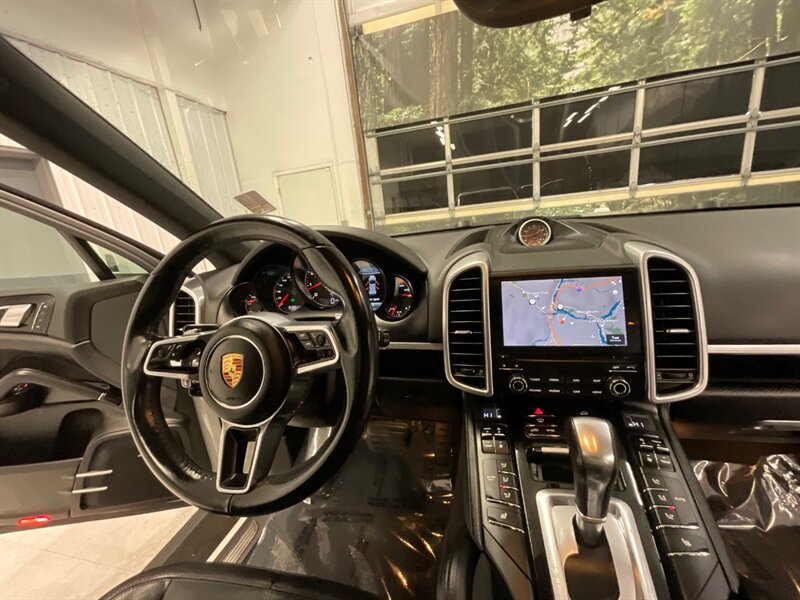 2018 Porsche Cayenne Sport Utility AWD / 3.6L V6 / Leather / Sunroof  / Heated Seats / Navigation & Backup Camera / 81,000 MILES - Photo 35 - Gladstone, OR 97027