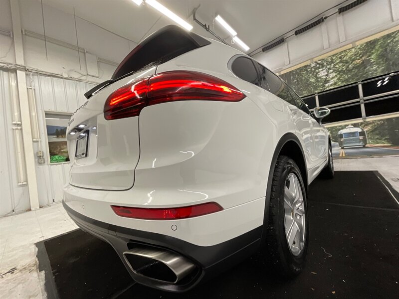 2018 Porsche Cayenne Sport Utility AWD / 3.6L V6 / Leather / Sunroof  / Heated Seats / Navigation & Backup Camera / 81,000 MILES - Photo 10 - Gladstone, OR 97027