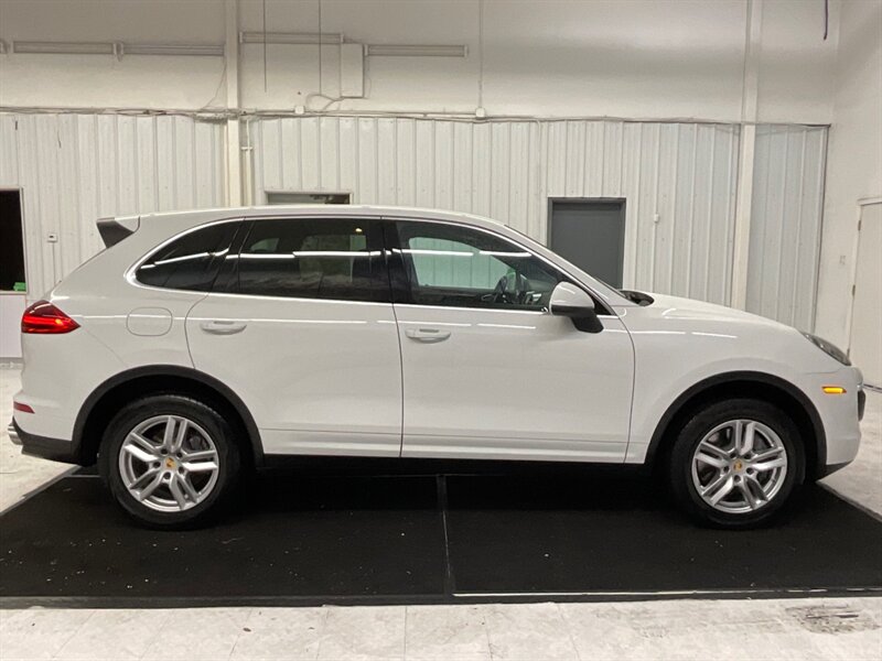 2018 Porsche Cayenne Sport Utility AWD / 3.6L V6 / Leather / Sunroof  / Heated Seats / Navigation & Backup Camera / 81,000 MILES - Photo 4 - Gladstone, OR 97027