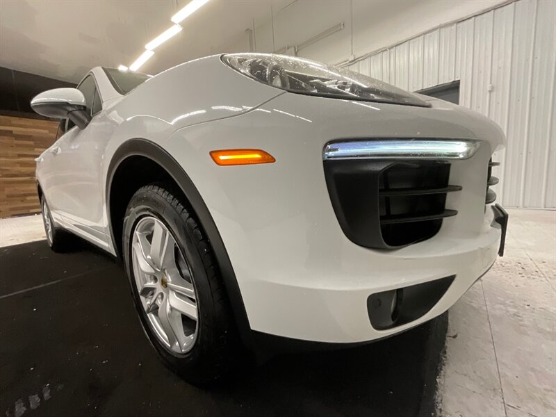 2018 Porsche Cayenne Sport Utility AWD / 3.6L V6 / Leather / Sunroof  / Heated Seats / Navigation & Backup Camera / 81,000 MILES - Photo 27 - Gladstone, OR 97027