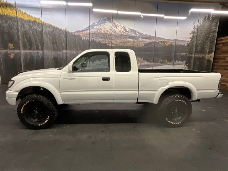 2003 Toyota Tacoma V6 SR5 Xtra Cab 4X4 / V6 / LOCAL / 114,000 MILES  RUST FREE / NEW TIMING BELT SERVICE / SHARP & CLEAN !! - Photo 3 - Gladstone, OR 97027