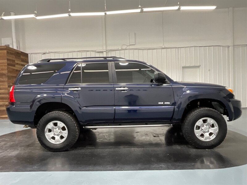 2006 Toyota 4Runner SR5 4X4 / 4.0L V6 / E-LOCKER / LIFTED /ZERO RUST   - Photo 4 - Gladstone, OR 97027