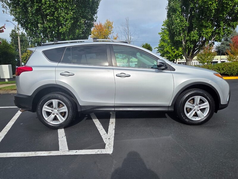 2014 Toyota RAV4 XLE AWD / Sun Roof / Backup Cam / Local Oregon Car  / Excellent Condition - Photo 4 - Portland, OR 97217