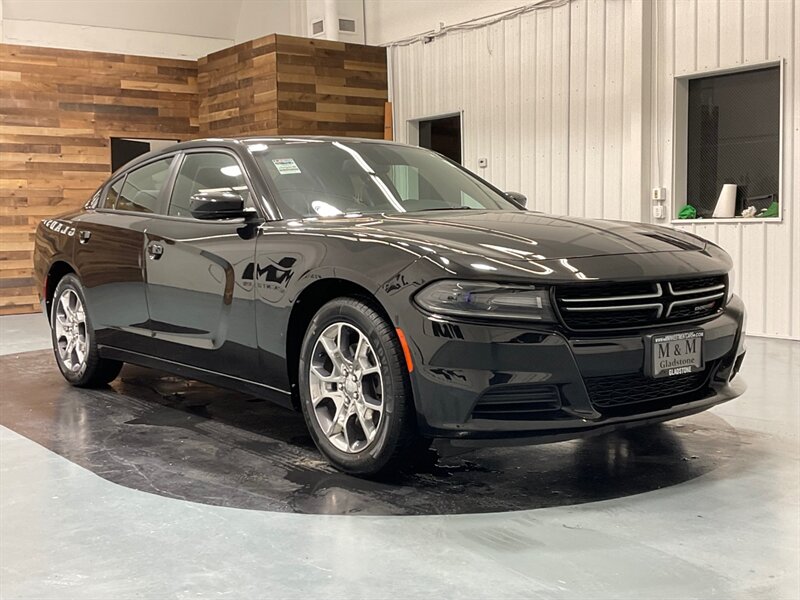 2016 Dodge Charger SE Sedan AWD / 1-OWNER LOCAL /NEW TIRES/ 52K MILES  / CLEAN - Photo 2 - Gladstone, OR 97027