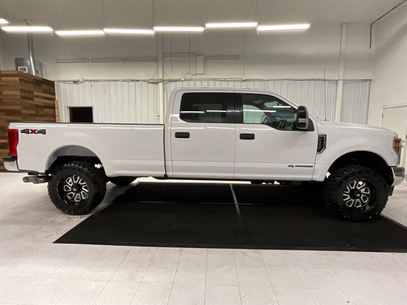 2018 Ford F-350 XLT Crew Cab 4X4/ 6.7L DIESEL /LIFTED/40,000 MILES  /Backup Camera / LONG BED / LIFTED w. 35 " TOYO OPEN COUNTRY & 20 " FUEL WHEELS / SHARP & CLEAN !! - Photo 4 - Gladstone, OR 97027