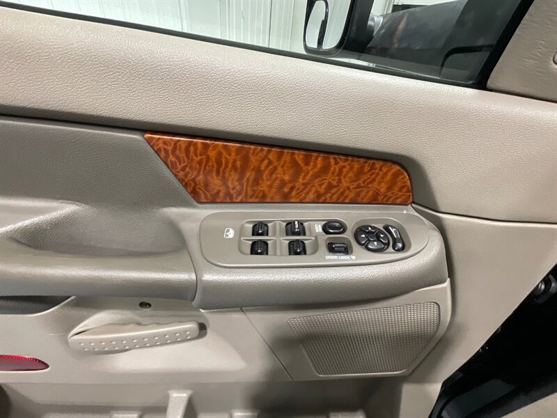 2006 Dodge Ram 2500 Laramie 4X4 5.7L V8 /1-OWNER / 65K MILES / Leather Heated Seats / ZERO RUST - Photo 34 - Gladstone, OR 97027