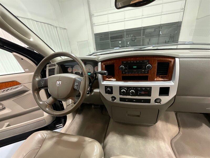 2006 Dodge Ram 2500 Laramie 4X4 5.7L V8 /1-OWNER / 65K MILES / Leather Heated Seats / ZERO RUST - Photo 17 - Gladstone, OR 97027