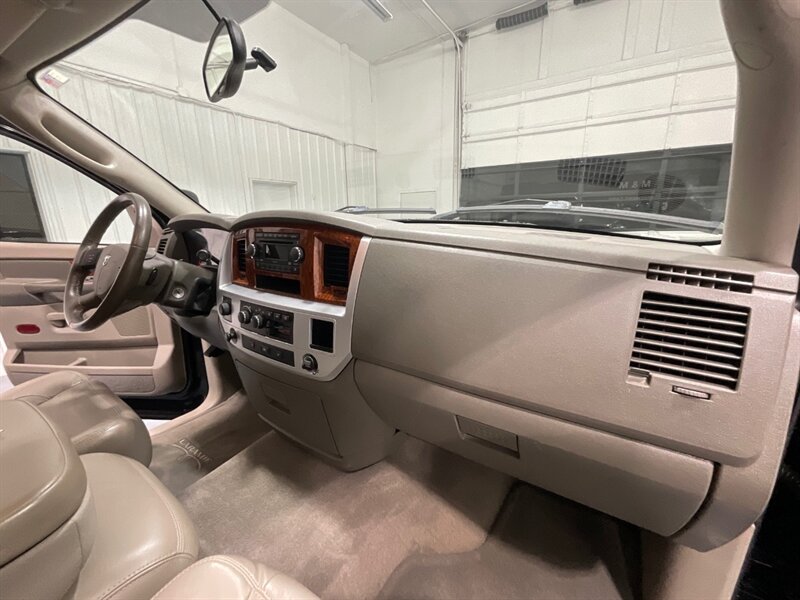 2006 Dodge Ram 2500 Laramie 4X4 5.7L V8 /1-OWNER / 65K MILES / Leather Heated Seats / ZERO RUST - Photo 36 - Gladstone, OR 97027