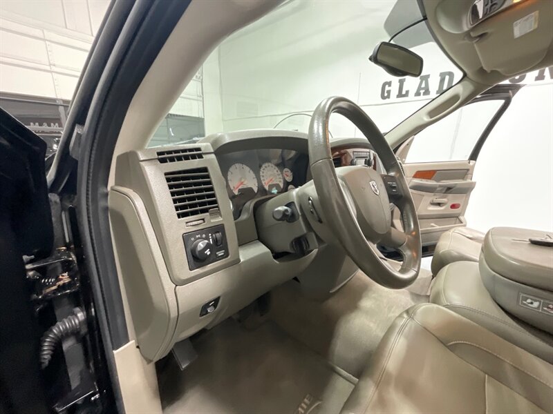 2006 Dodge Ram 2500 Laramie 4X4 5.7L V8 /1-OWNER / 65K MILES / Leather Heated Seats / ZERO RUST - Photo 37 - Gladstone, OR 97027