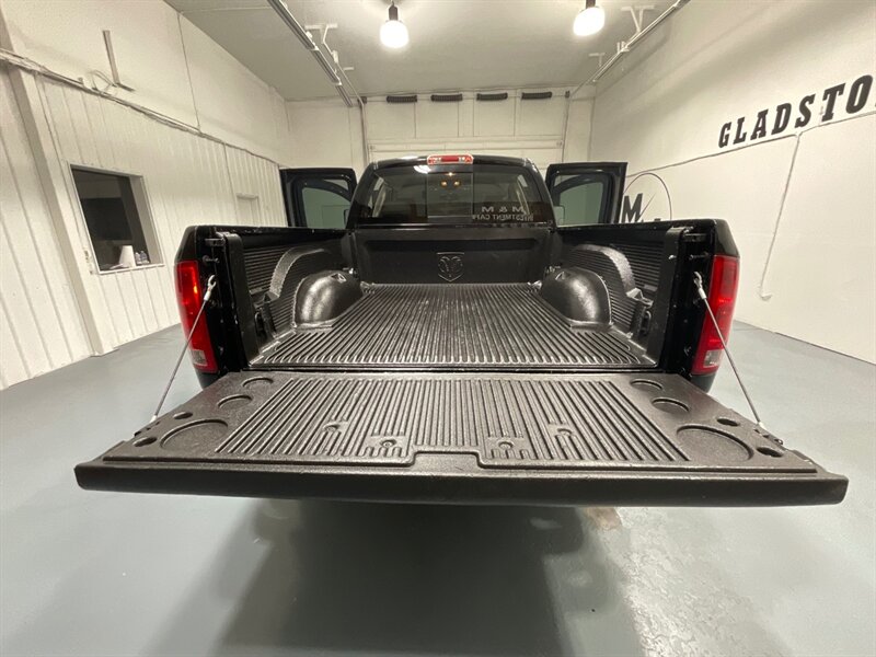 2006 Dodge Ram 2500 Laramie 4X4 5.7L V8 /1-OWNER / 65K MILES / Leather Heated Seats / ZERO RUST - Photo 11 - Gladstone, OR 97027