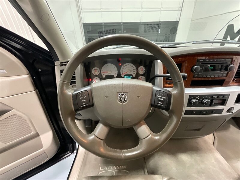 2006 Dodge Ram 2500 Laramie 4X4 5.7L V8 /1-OWNER / 65K MILES / Leather Heated Seats / ZERO RUST - Photo 16 - Gladstone, OR 97027