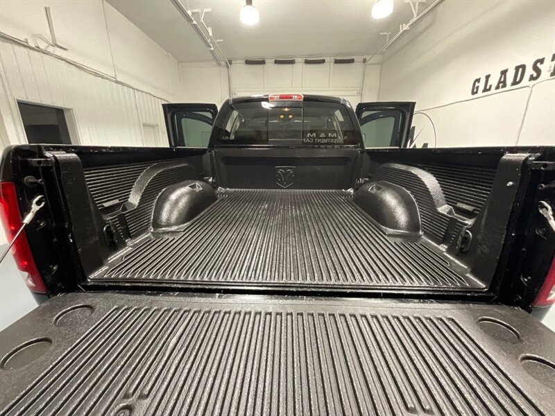 2006 Dodge Ram 2500 Laramie 4X4 5.7L V8 /1-OWNER / 65K MILES / Leather Heated Seats / ZERO RUST - Photo 10 - Gladstone, OR 97027