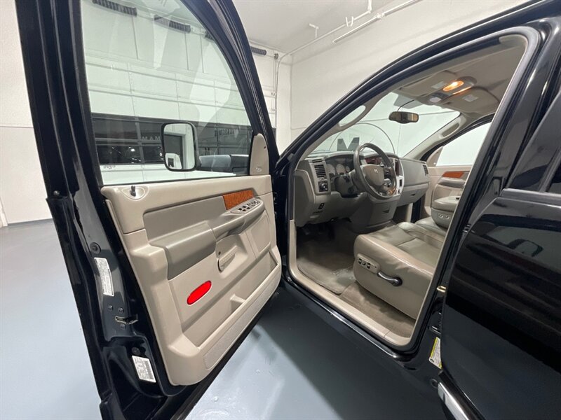 2006 Dodge Ram 2500 Laramie 4X4 5.7L V8 /1-OWNER / 65K MILES / Leather Heated Seats / ZERO RUST - Photo 31 - Gladstone, OR 97027