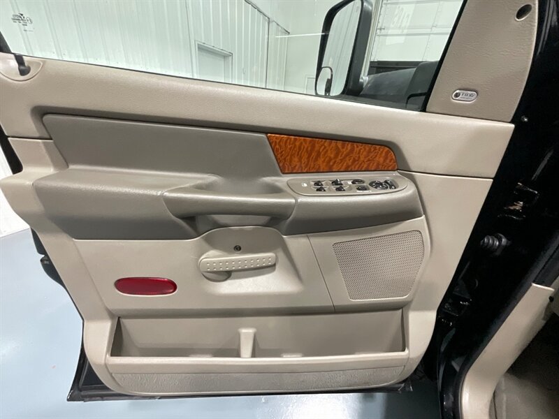 2006 Dodge Ram 2500 Laramie 4X4 5.7L V8 /1-OWNER / 65K MILES / Leather Heated Seats / ZERO RUST - Photo 32 - Gladstone, OR 97027