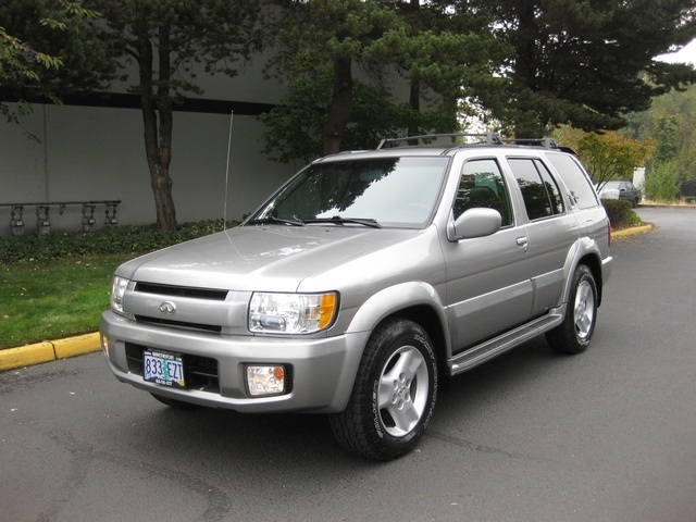 2001 INFINITI QX4 4WD/ Leather/Moonroof   - Photo 1 - Portland, OR 97217