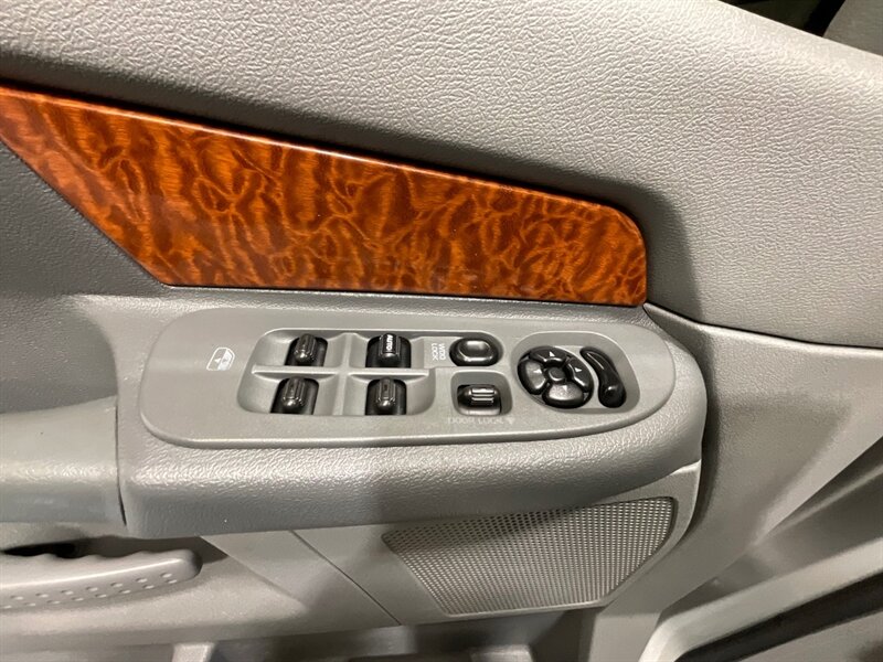 2006 Dodge Ram 2500 Laramie 4X4 / 5.9L CUMMINS DIESEL / Leather Heated / SHORT BED / Spray in Bed liner / LOCAL w. ZERO RUST - Photo 47 - Gladstone, OR 97027