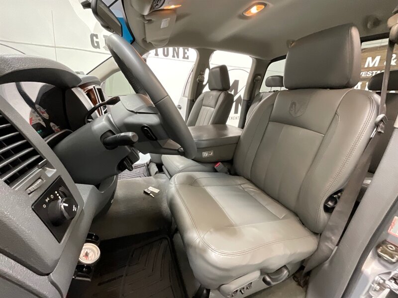 2006 Dodge Ram 2500 Laramie 4X4 / 5.9L CUMMINS DIESEL / Leather Heated / SHORT BED / Spray in Bed liner / LOCAL w. ZERO RUST - Photo 11 - Gladstone, OR 97027