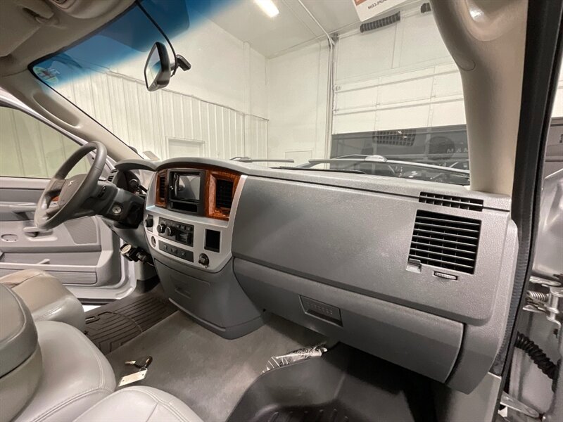 2006 Dodge Ram 2500 Laramie 4X4 / 5.9L CUMMINS DIESEL / Leather Heated / SHORT BED / Spray in Bed liner / LOCAL w. ZERO RUST - Photo 34 - Gladstone, OR 97027